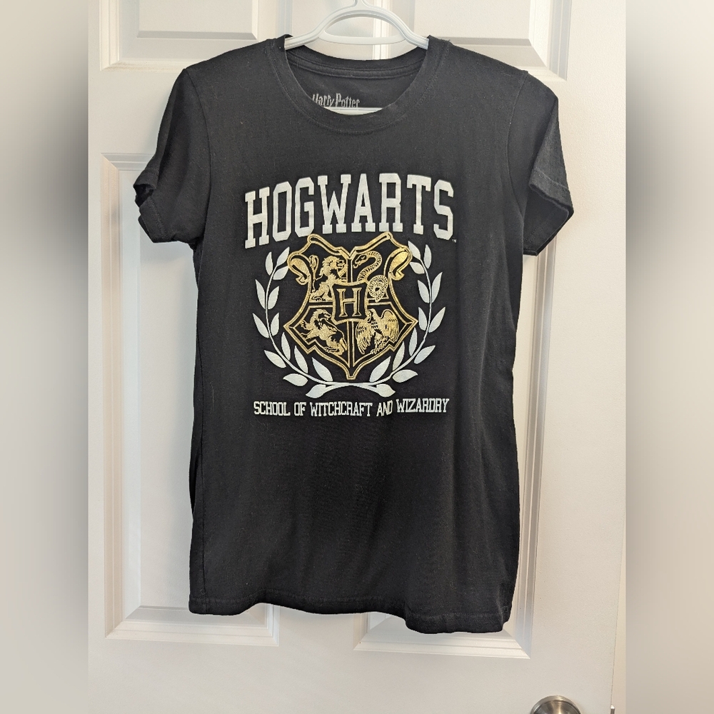 Warner Bros. Black Hogwarts T-Shirt